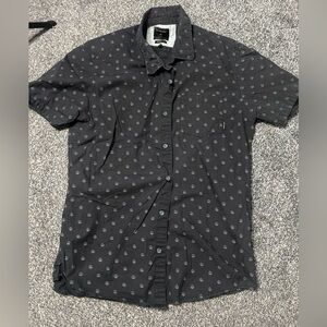 Quiksilver Black Short-Sleeve Button-Down Shirt Peace Sign Print Modern Fit